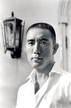 La gran ola en Kanagawa del pintor Hokusai. Yukio Mishima (Tokio, Japón, 14-1-1925; 25-11-1970)