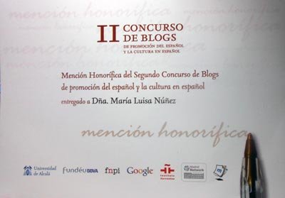 Mención de honor, una a María Luisa Núñez en reconocimiento a su trayectoria profesional, la contribución al buen uso de la lengua española y la difusión en la red de la cultura española.