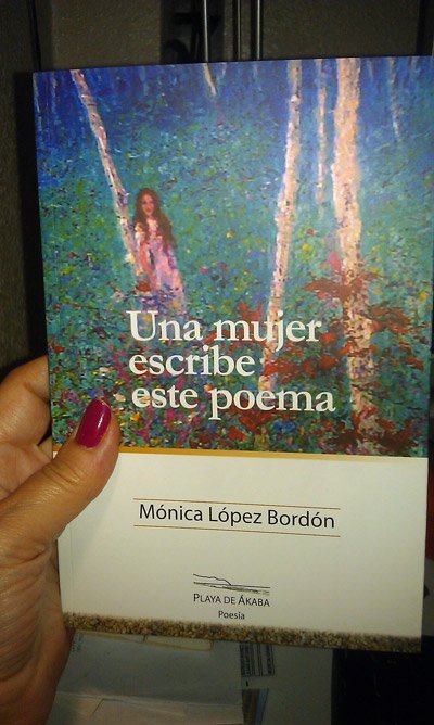 Una mujer escribe este poema de Mónica López Bordón