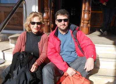 Luisa Núñez y Ginés Martínez García tras la entrevista en el Casino de Torrevieja.