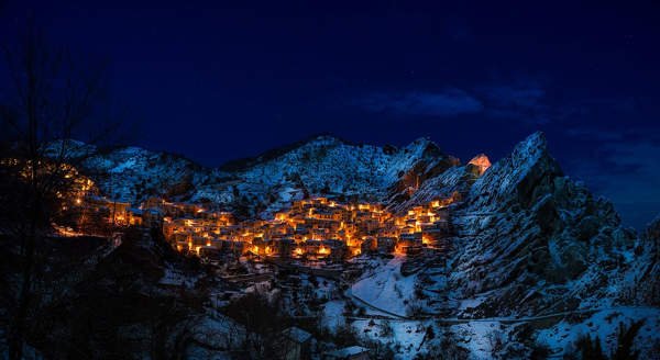 Alabanza de la noche. Castelmezzano (Italia)- Pixabay.com
