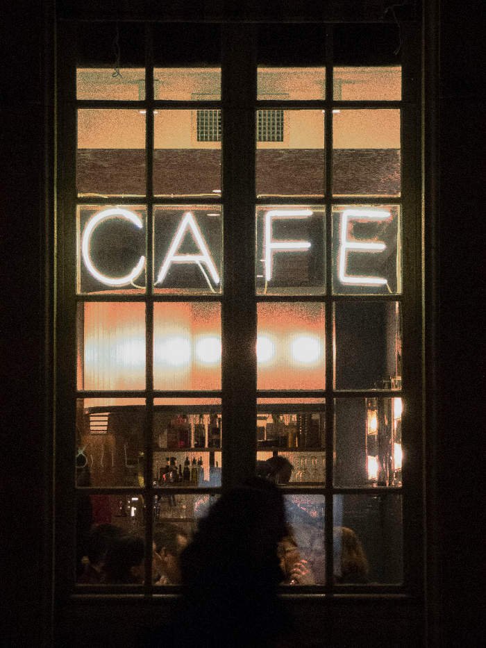 café